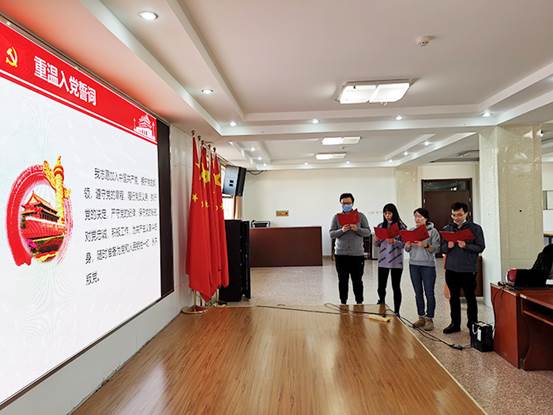 说明: 图片包含 地板, 室内, 天花板, 站描述已自动生成